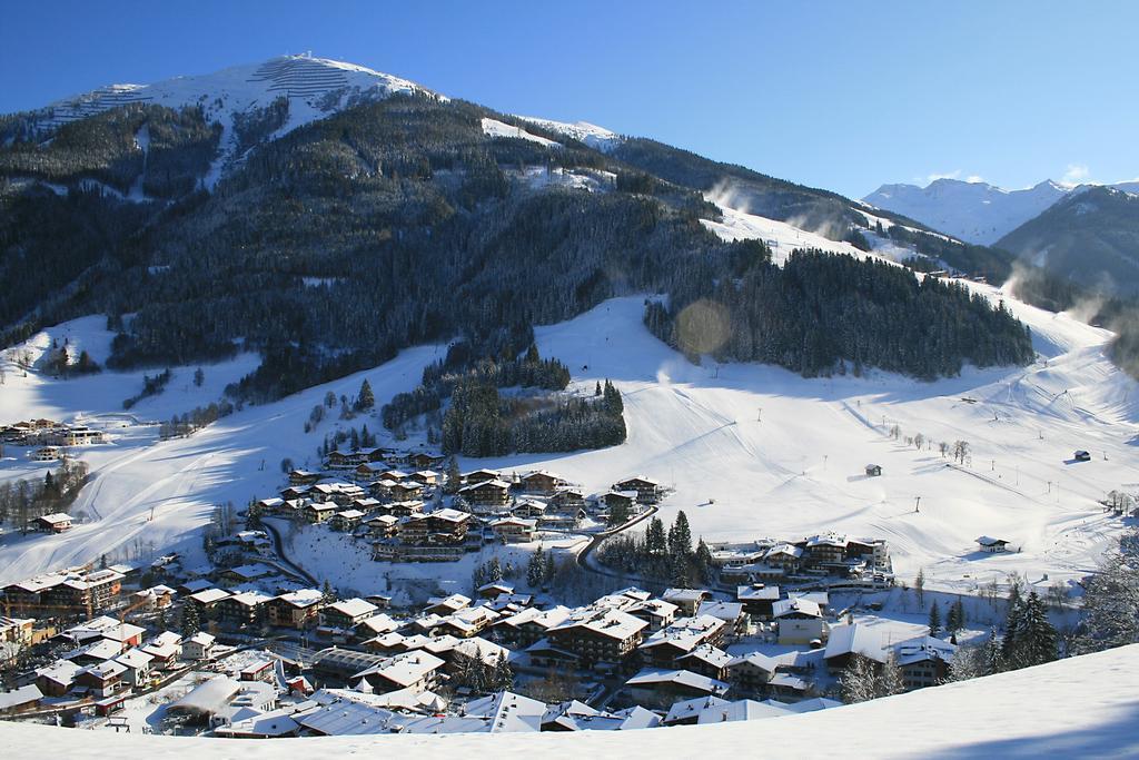 Hotel-Pension Flora Saalbach-Hinterglemm Exterior foto