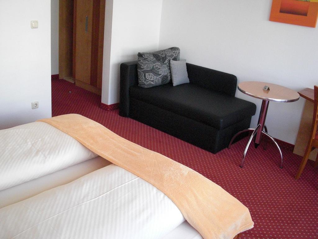 Hotel-Pension Flora Saalbach-Hinterglemm Quarto foto