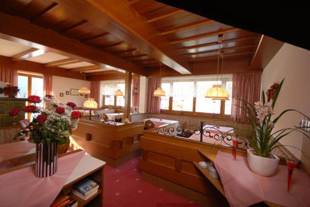Hotel-Pension Flora Saalbach-Hinterglemm Exterior foto