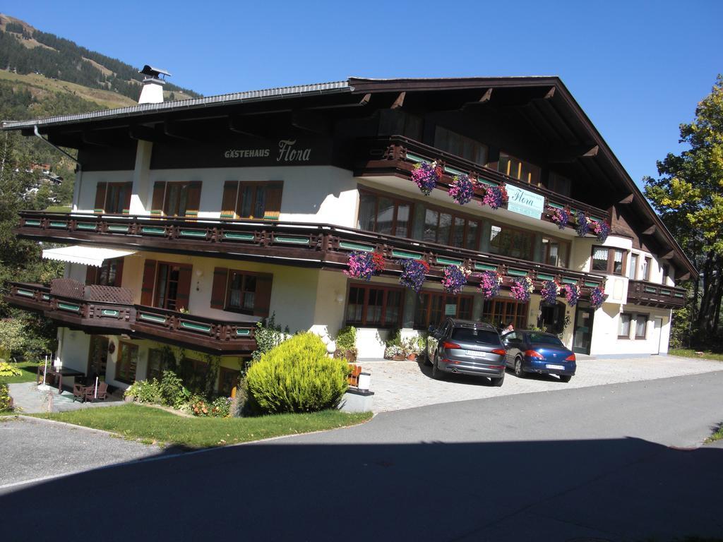 Hotel-Pension Flora Saalbach-Hinterglemm Exterior foto